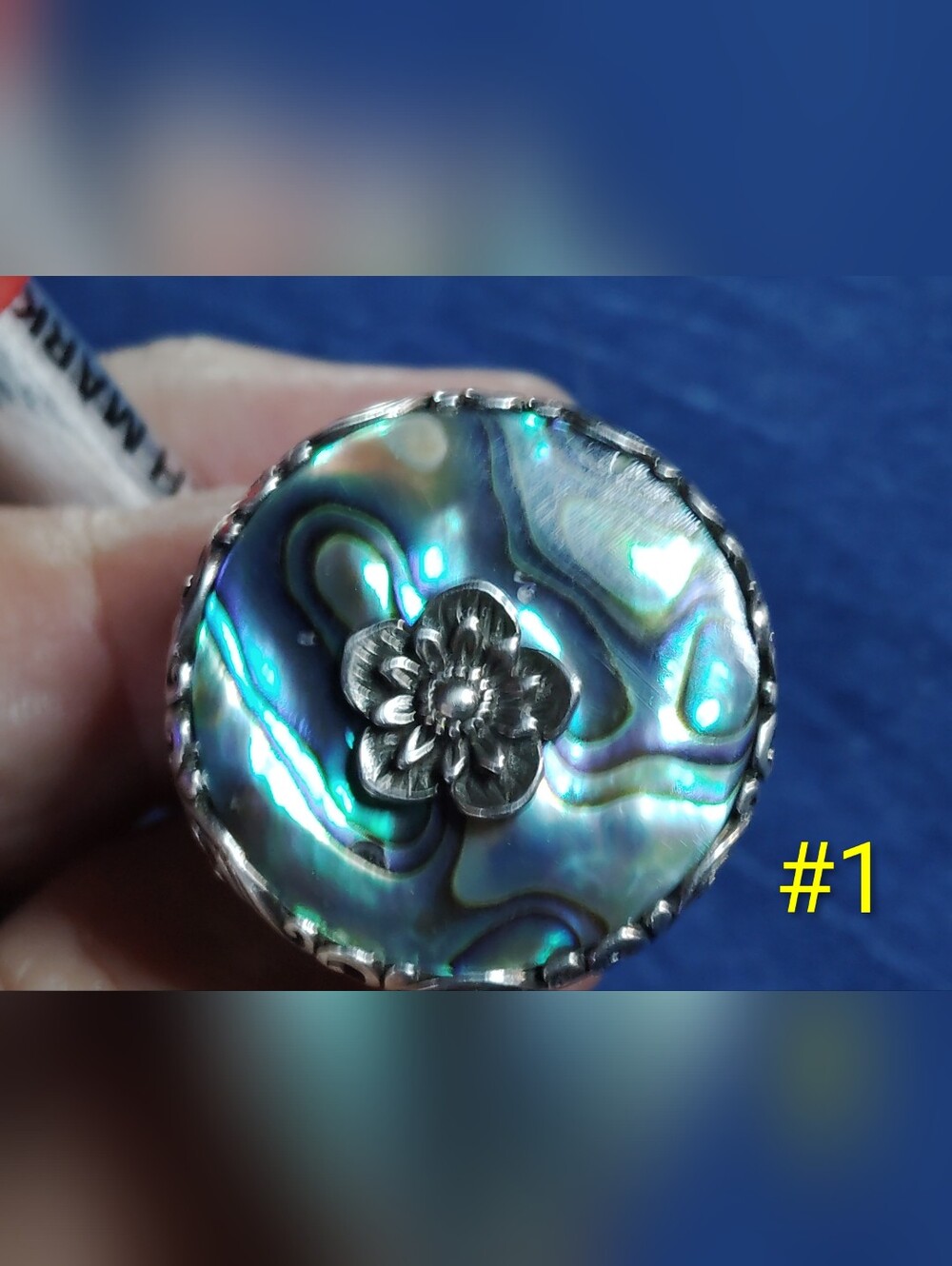 NWT- ABALONE SHELL FLOWER STATEMENT RING - IRIDESCENT BLUE- -GREEN. SIZE 6./Or 7